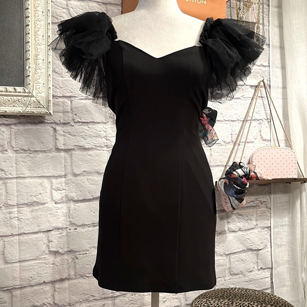 Seriously Fabulous Black Tulle Flutter Sleeve‎ Bodycon
Mini Dress size small